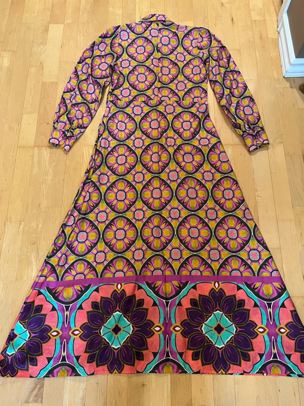 Tensione In Long-Sleeve A-Line Maxi Dress in Vibrant, Psychedelic Floral Print - Picture 5 of 11